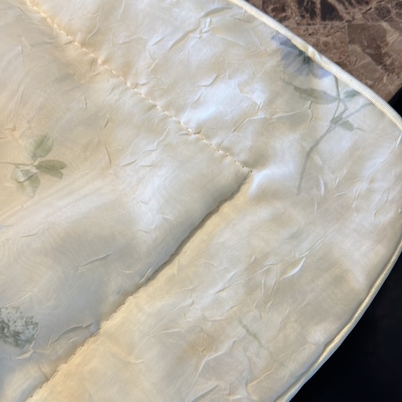 2 flowered pillow shams, no stains or tears, light yellow, pack of 2 - Picture 5 of 6